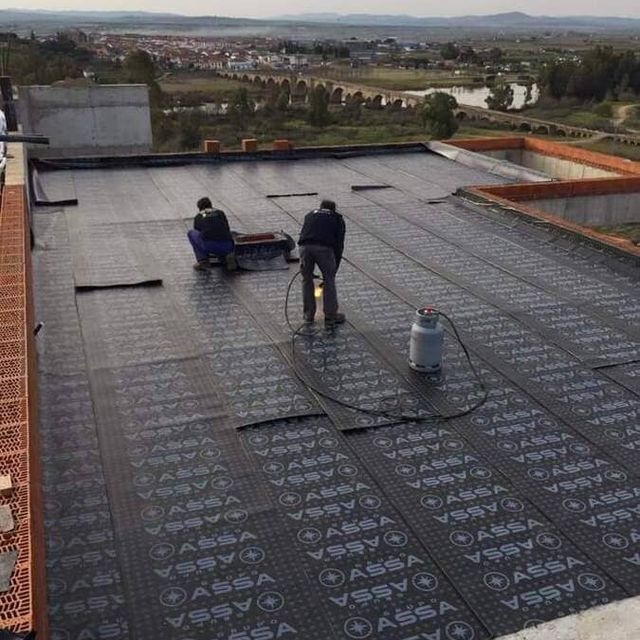 Aislamientos Poliuretano J.C. terraza en proceso de impermeabilización