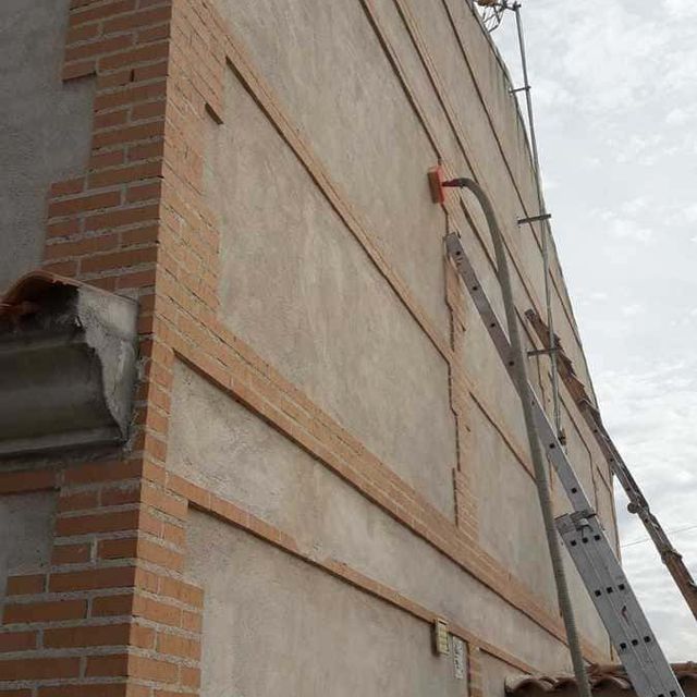 Aislamientos Poliuretano J.C. escaleras en exterior de vivienda